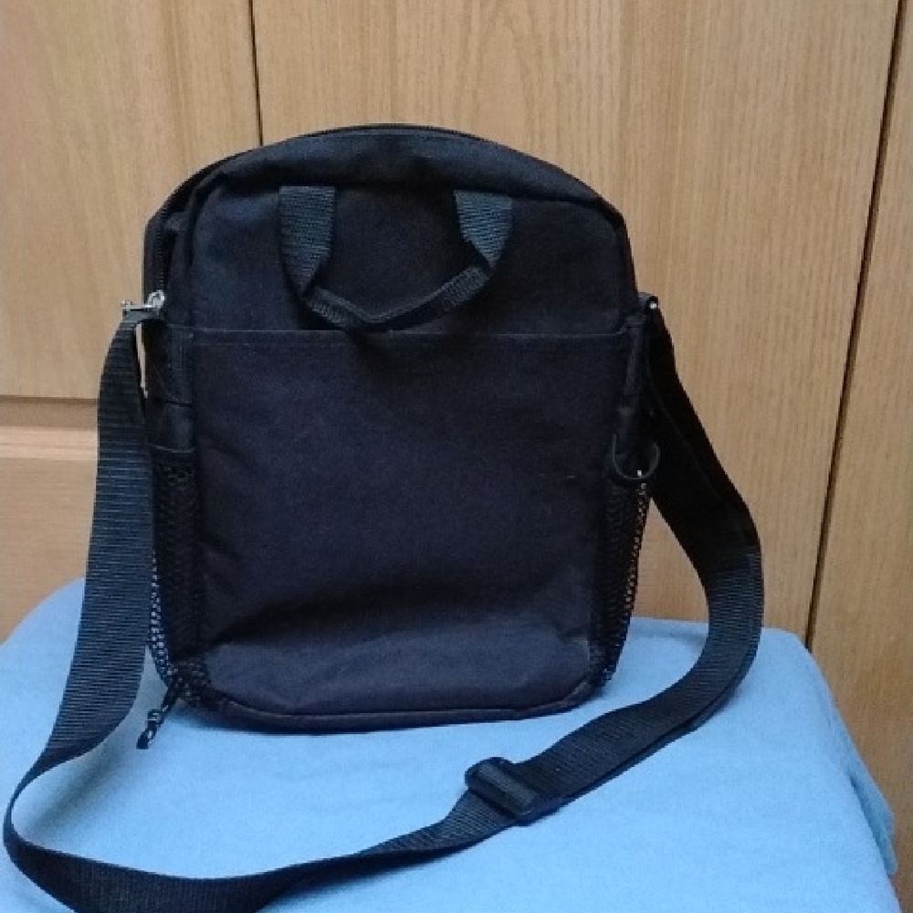Eastsport Men's Black Crossbody Shoulder Bag - Durable Everyday Carry - Picture 5 of 6
